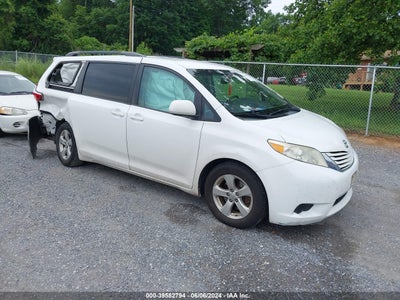 TOYOTA SIENNA 2015