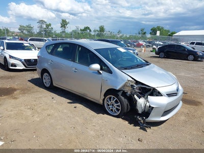 TOYOTA PRIUS V 2013