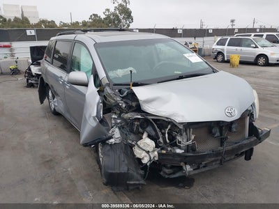 TOYOTA SIENNA 2011