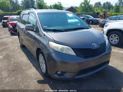 TOYOTA SIENNA 2013