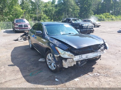 INFINITI M37 2011