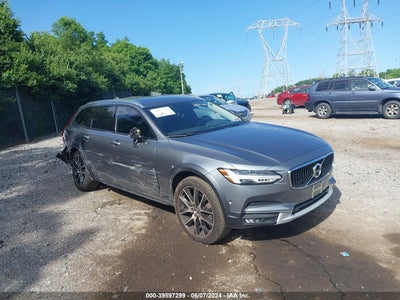 VOLVO V90 CROSS COUNTRY 2017
