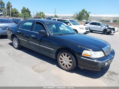 LINCOLN TOWN CAR 2011