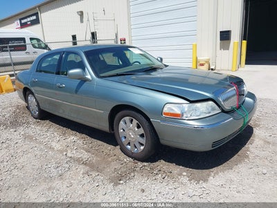 LINCOLN TOWN CAR 2004