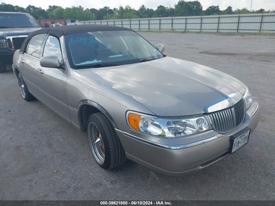 LINCOLN TOWN CAR 2000