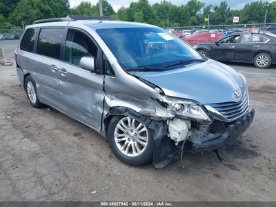TOYOTA SIENNA 2015