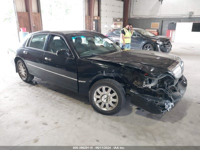 LINCOLN TOWN CAR 2008