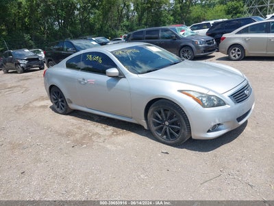 INFINITI JOURNEY 2011