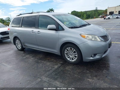 TOYOTA SIENNA 2011