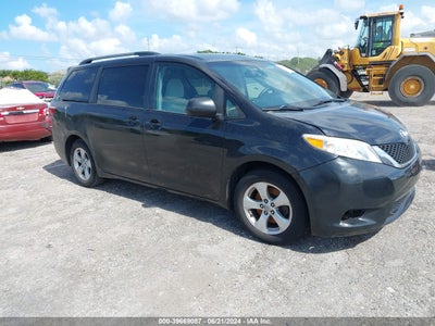 TOYOTA SIENNA 2016