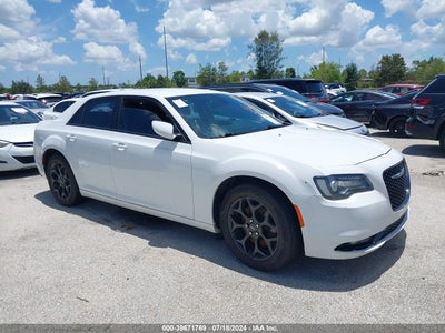 CHRYSLER 300 2019