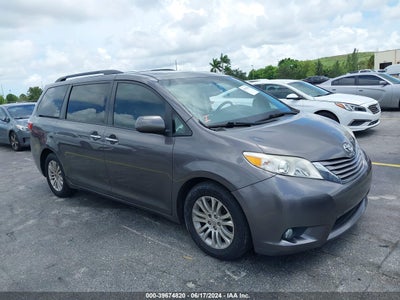 TOYOTA SIENNA 2016