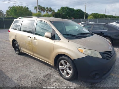 TOYOTA SIENNA LE V6 2011