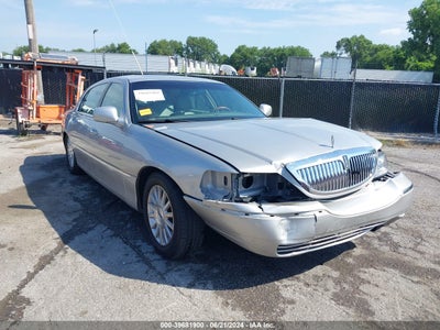 LINCOLN TOWN CAR 2004