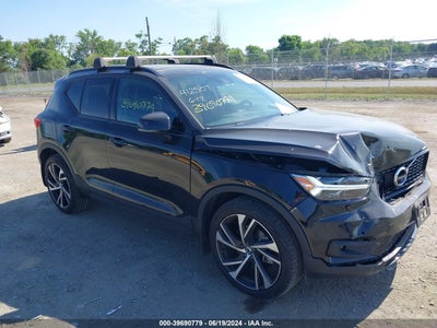VOLVO XC40 2022