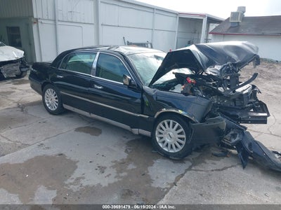LINCOLN TOWN CAR 2003