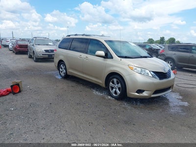 TOYOTA SIENNA 2011