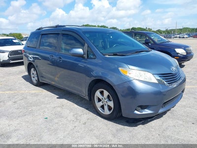 TOYOTA SIENNA 2015