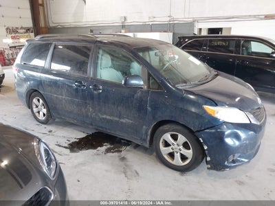 TOYOTA SIENNA 2012