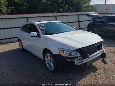 VOLVO V60 2015