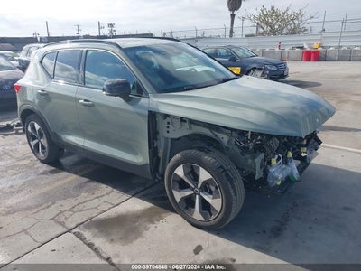 VOLVO XC40 2023