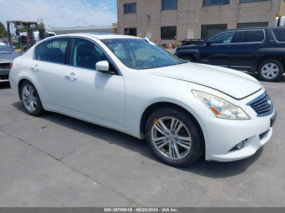 INFINITI JOURNEY 2012