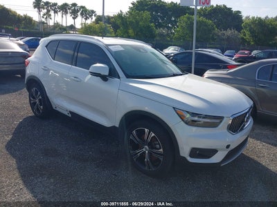 VOLVO XC40 2022