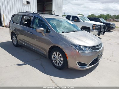 CHRYSLER PACIFICA 2017