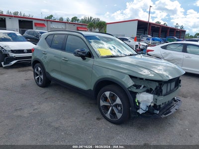 VOLVO XC40 2024