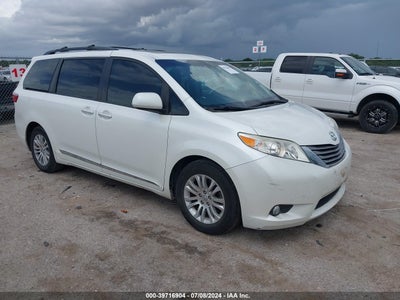 TOYOTA SIENNA 2016