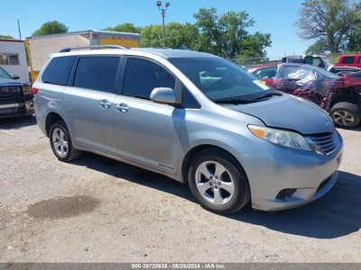 TOYOTA SIENNA 2015