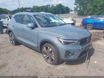 VOLVO XC40 2023