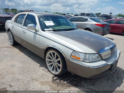 LINCOLN TOWN CAR 2006