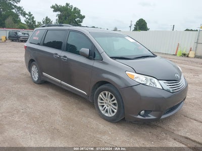 TOYOTA SIENNA 2016