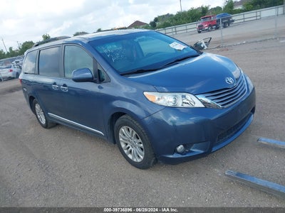 TOYOTA SIENNA 2016