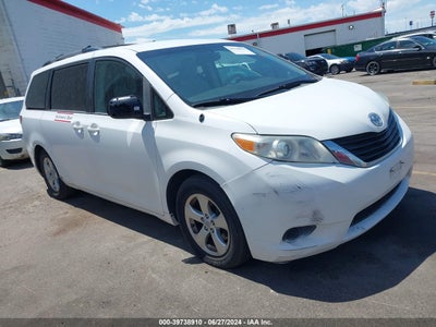 TOYOTA SIENNA LE V6 2011