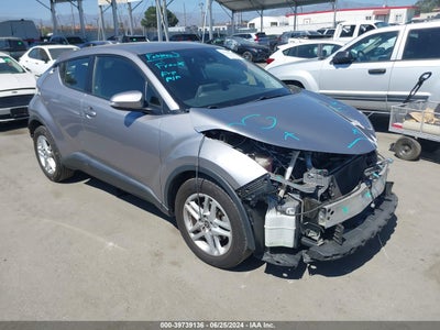 TOYOTA C-HR LE 2020