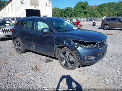 VOLVO XC40 2021