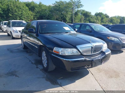 LINCOLN TOWN CAR 2011