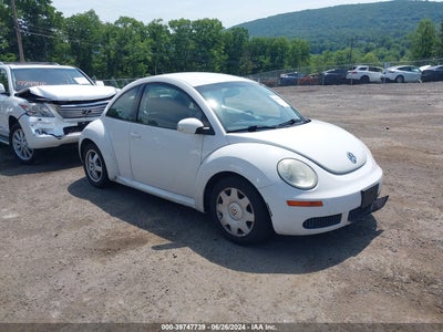 VOLKSWAGEN NEW BEETLE 2010