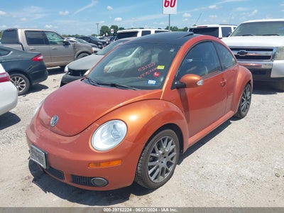 VOLKSWAGEN NEW BEETLE 2010
