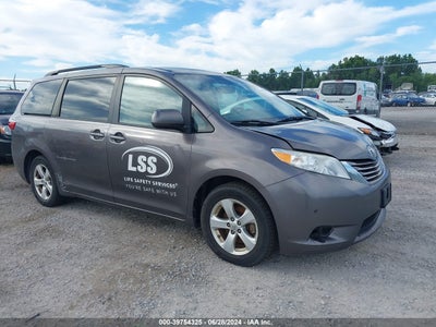 TOYOTA SIENNA 2016