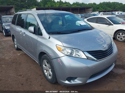 TOYOTA SIENNA 2011