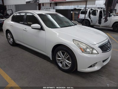 INFINITI JOURNEY 2011