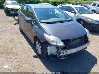 TOYOTA PRIUS PLUG-IN 2013