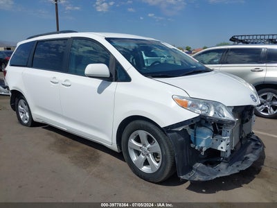 TOYOTA SIENNA 2015