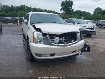 CADILLAC ESCALADE ESV 2011