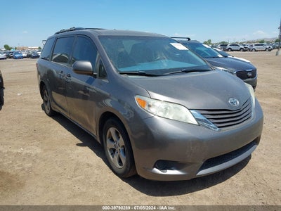 TOYOTA SIENNA 2015
