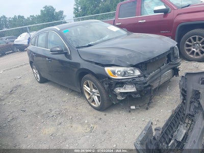 VOLVO V60 2015