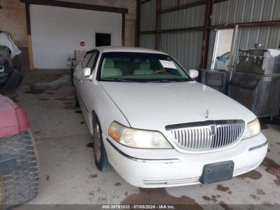 LINCOLN TOWN CAR 2003